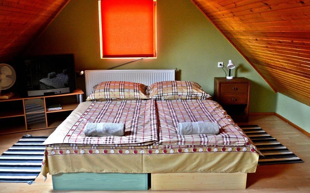 Violetta Vendeghaz Hotel Eger Room photo